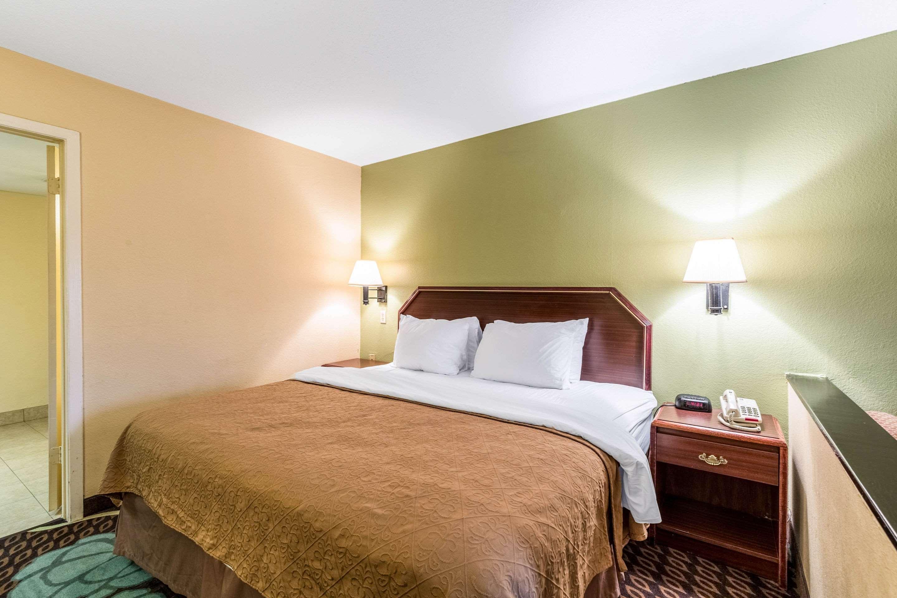 Quality Inn Alexandria Exteriör bild
