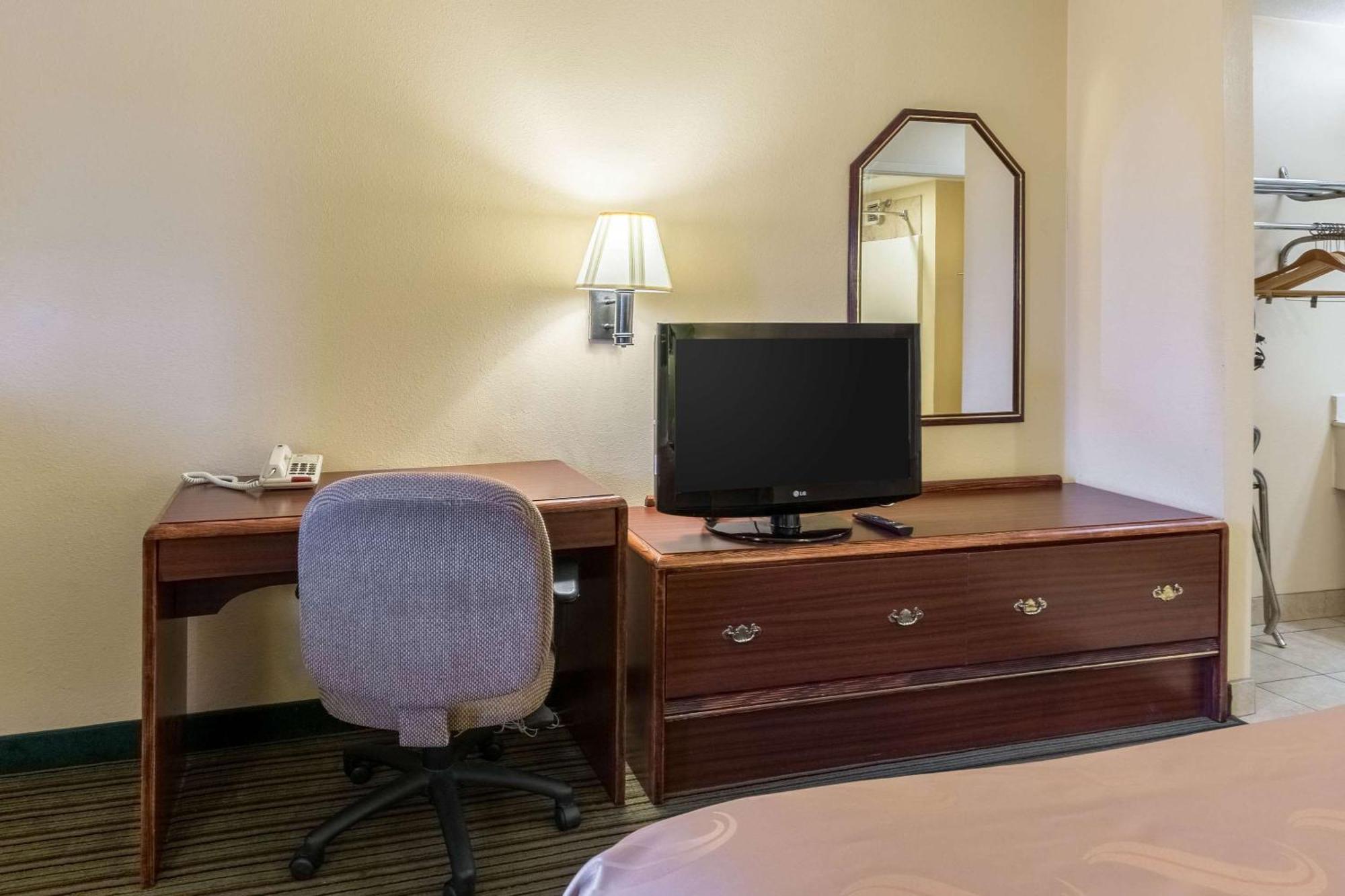 Quality Inn Alexandria Exteriör bild