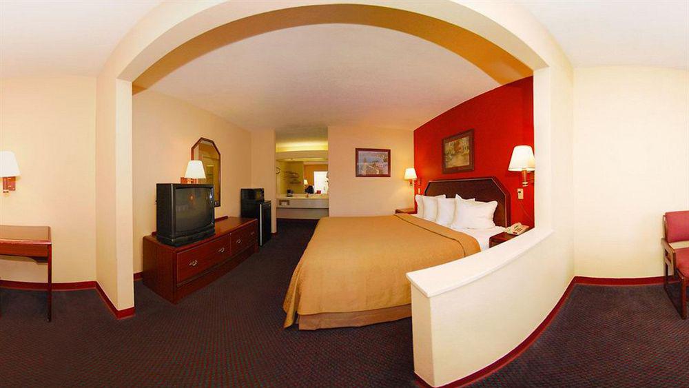 Quality Inn Alexandria Exteriör bild